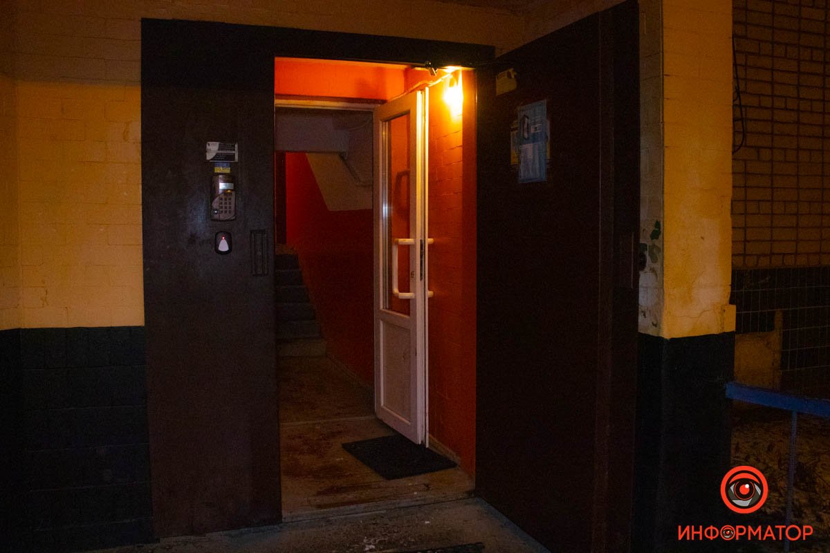 В Днепре парень ударил девушку ножом из-за расставания: фото с места 7