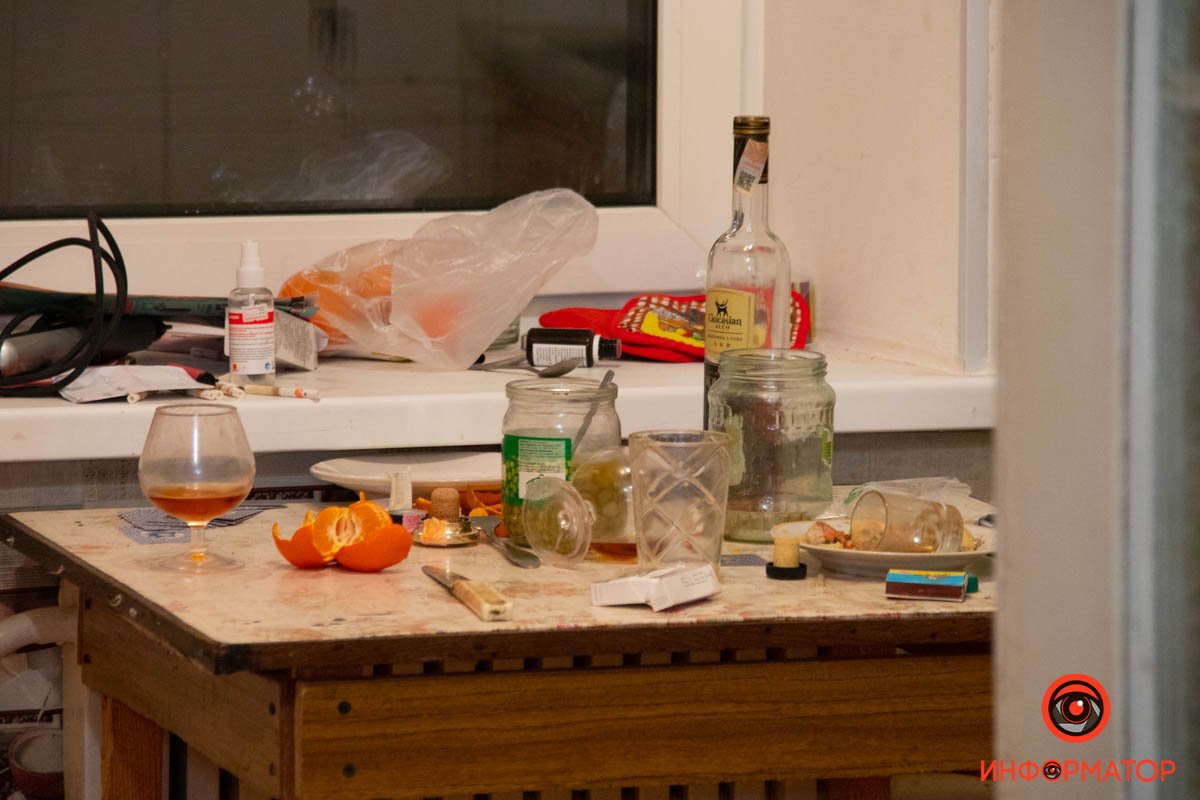 В Днепре парень ударил девушку ножом из-за расставания: фото с места 8