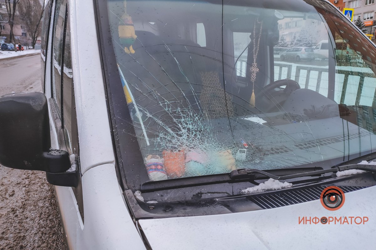 Ее доставили в городскую клиническую больницу №16 с травмой головы и ног Ее доставили в городскую клиническую больницу №16 с травмой головы и ног