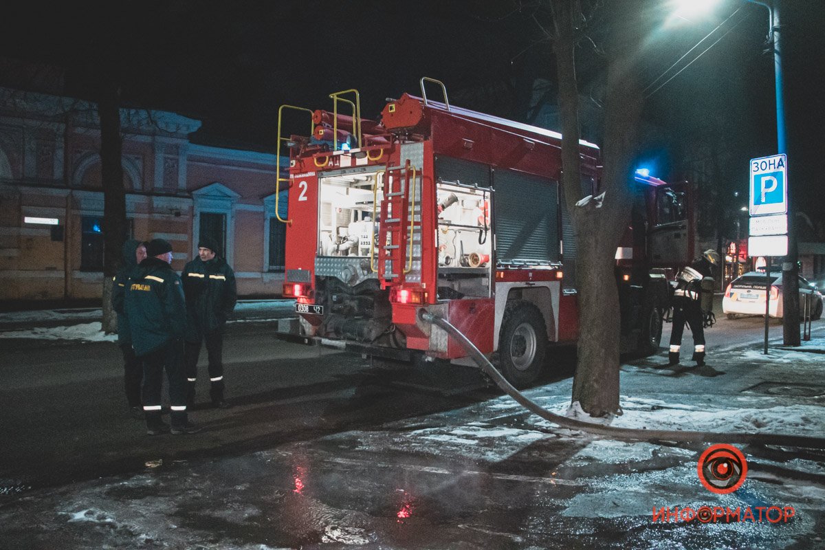 Спасатели эвакуировали людей
