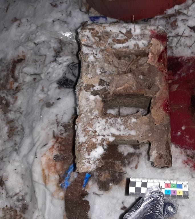 Ударил шлакоблоком по затылку