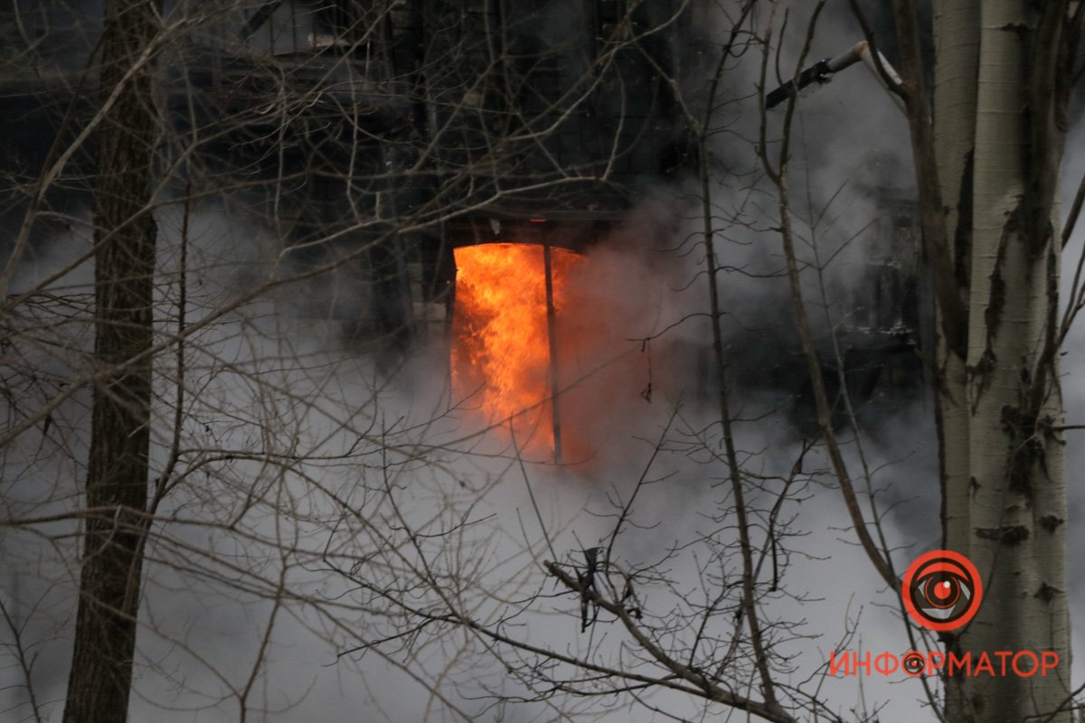 Огонь быстро распространяется