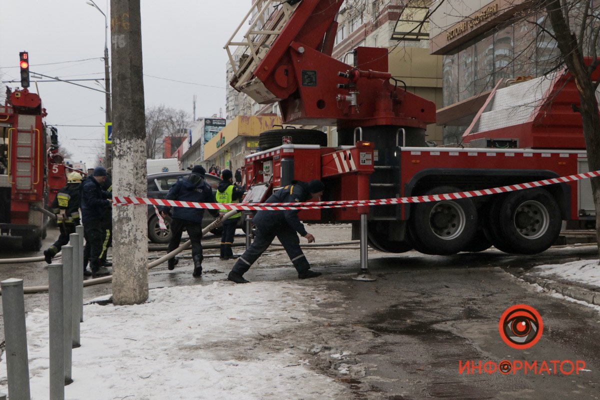 Работает около 10 единиц техники