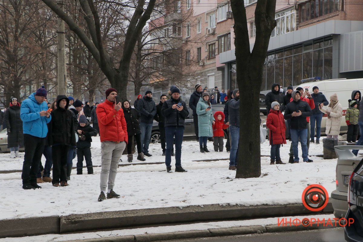 Собралось много очевидцев