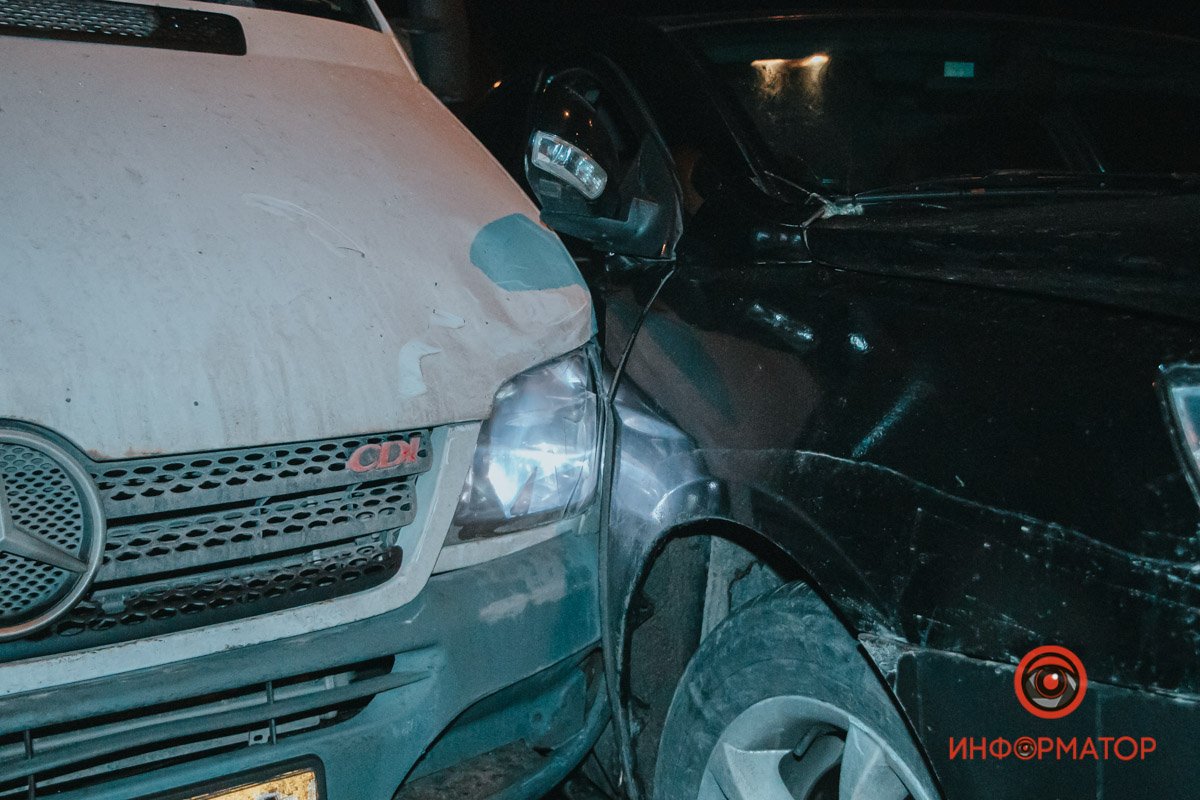 Удар пришелся на сторону пассажирского сиденья