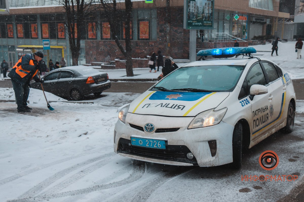 На место приехали полицейские