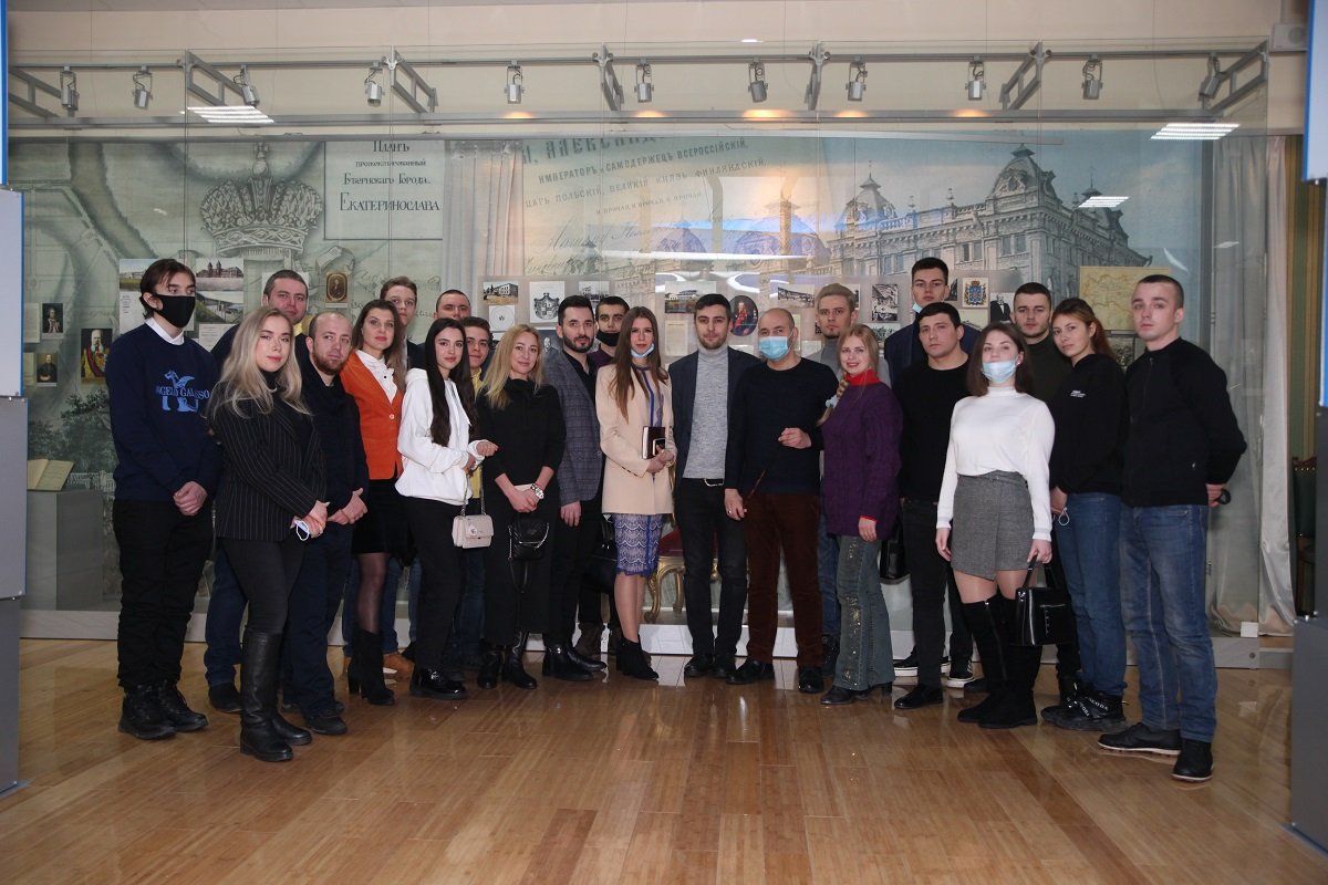 Студенты Школы молодого политика «ЗА_ЖИгай» побывали в облсовете и музее истории развития самоуправления Днепропетровщины 2