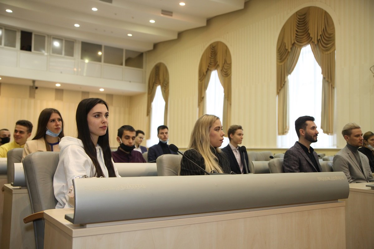 Студенты Школы молодого политика «ЗА_ЖИгай» побывали в облсовете и музее истории развития самоуправления Днепропетровщины 5