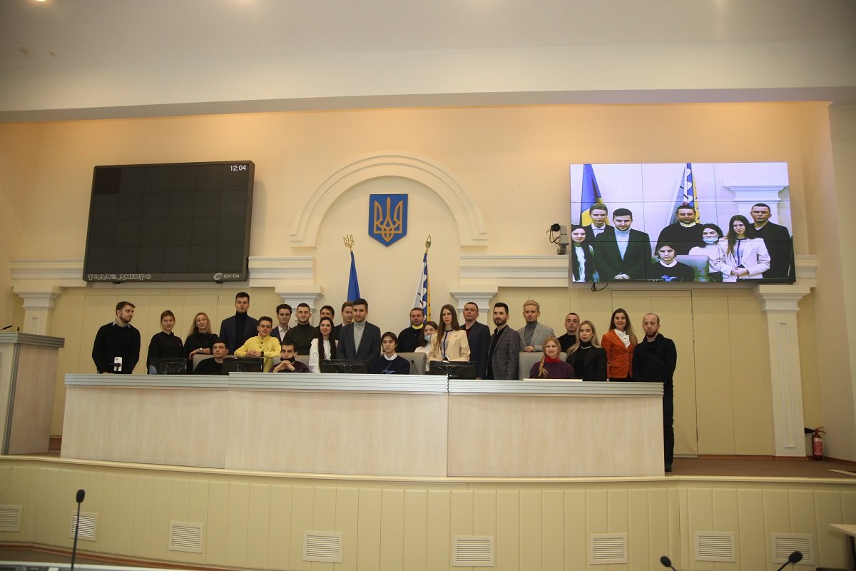 Студенты Школы молодого политика «ЗА_ЖИгай» побывали в облсовете и музее истории развития самоуправления Днепропетровщины 6