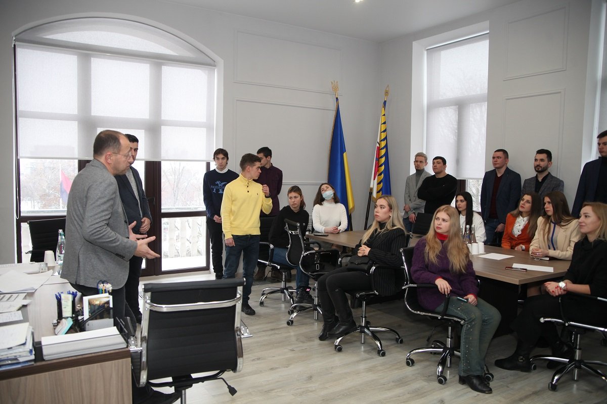 Студенты Школы молодого политика «ЗА_ЖИгай» побывали в облсовете и музее истории развития самоуправления Днепропетровщины 7