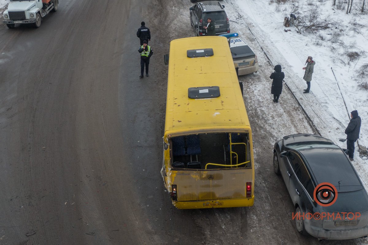 Выбитое стекло "Богдана"