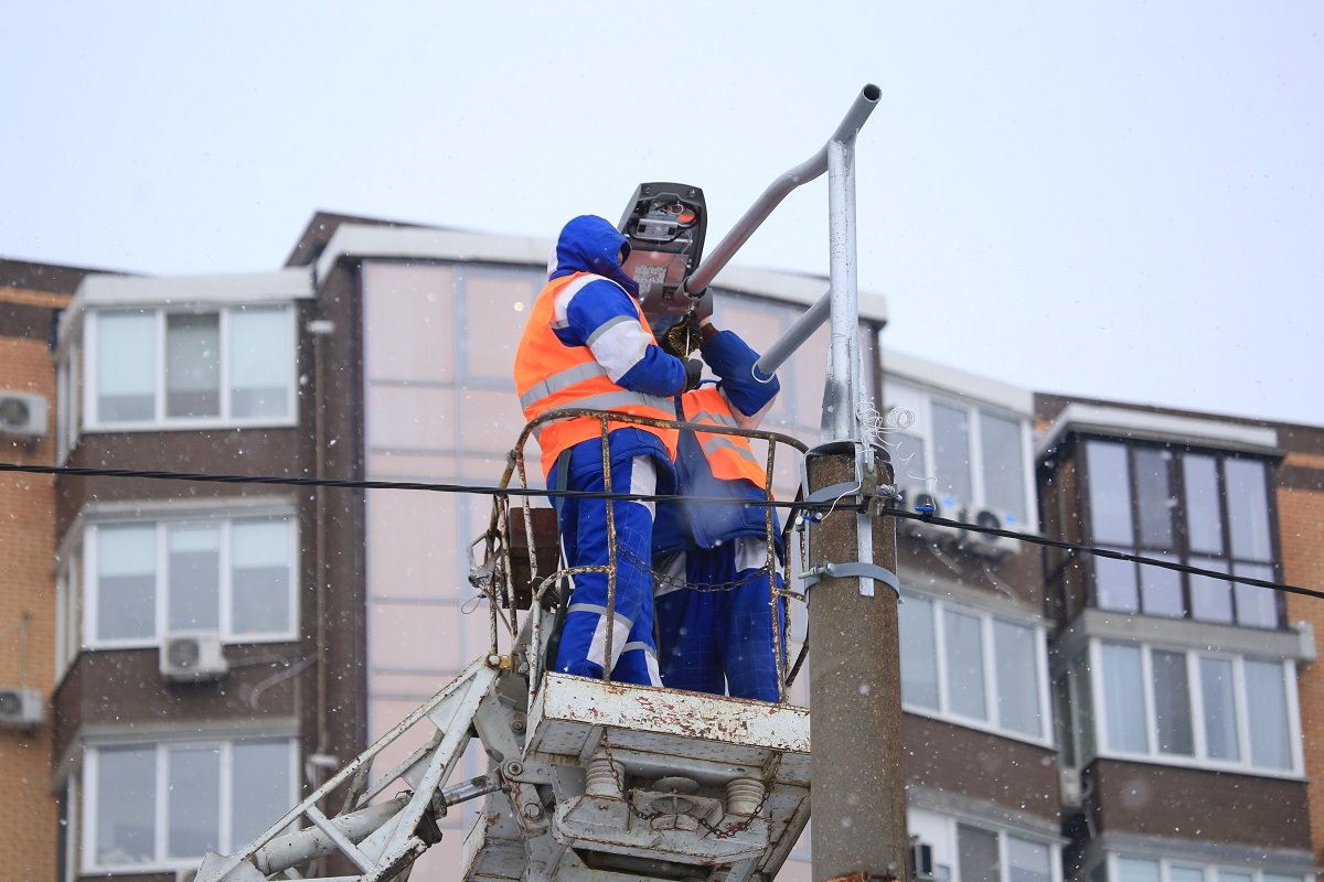 На Набережной Победы продолжают обновлять наружное освещение: где идут работы 1