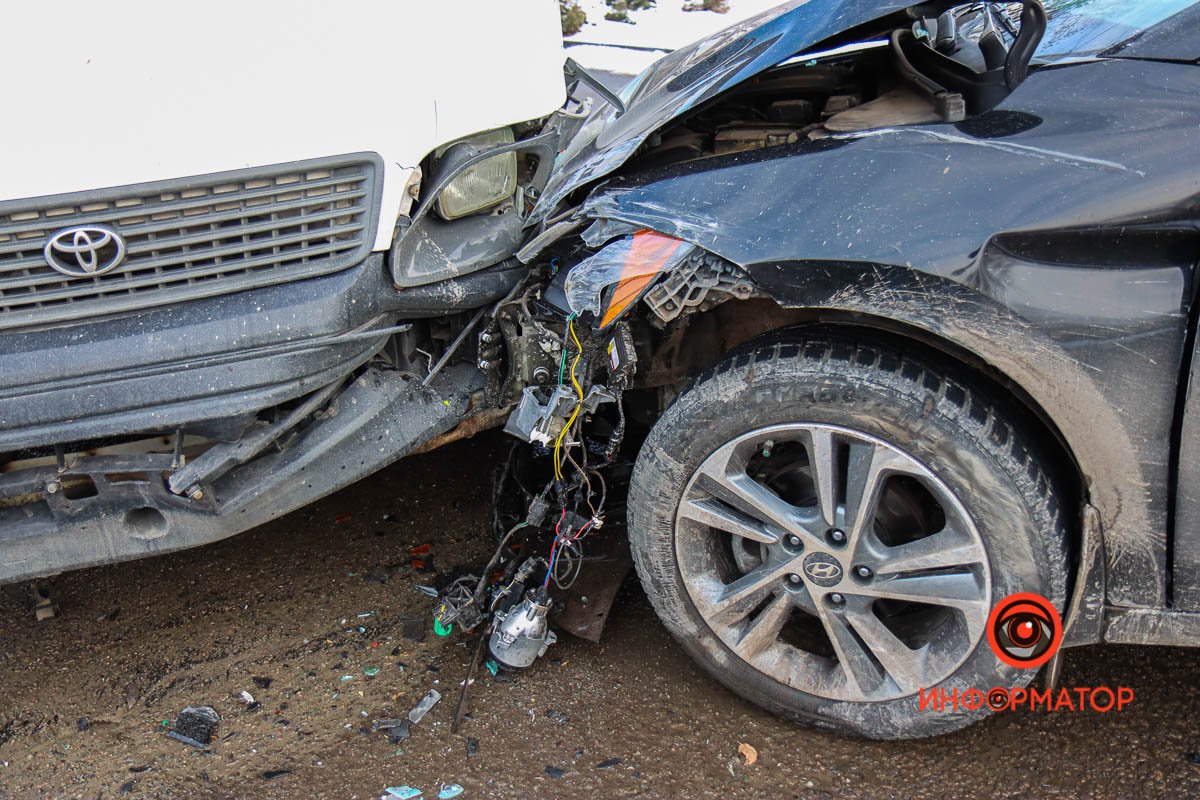 По предварительной информации от полиции, водитель Hyundai проехал на "красный" и врезался в Geely По предварительной информации от полиции, водитель Hyundai проехал на "красный" и врезался в GeelyПо предварительной информации от полиции, водитель Hyundai проехал на "красный" и врезался в Geely