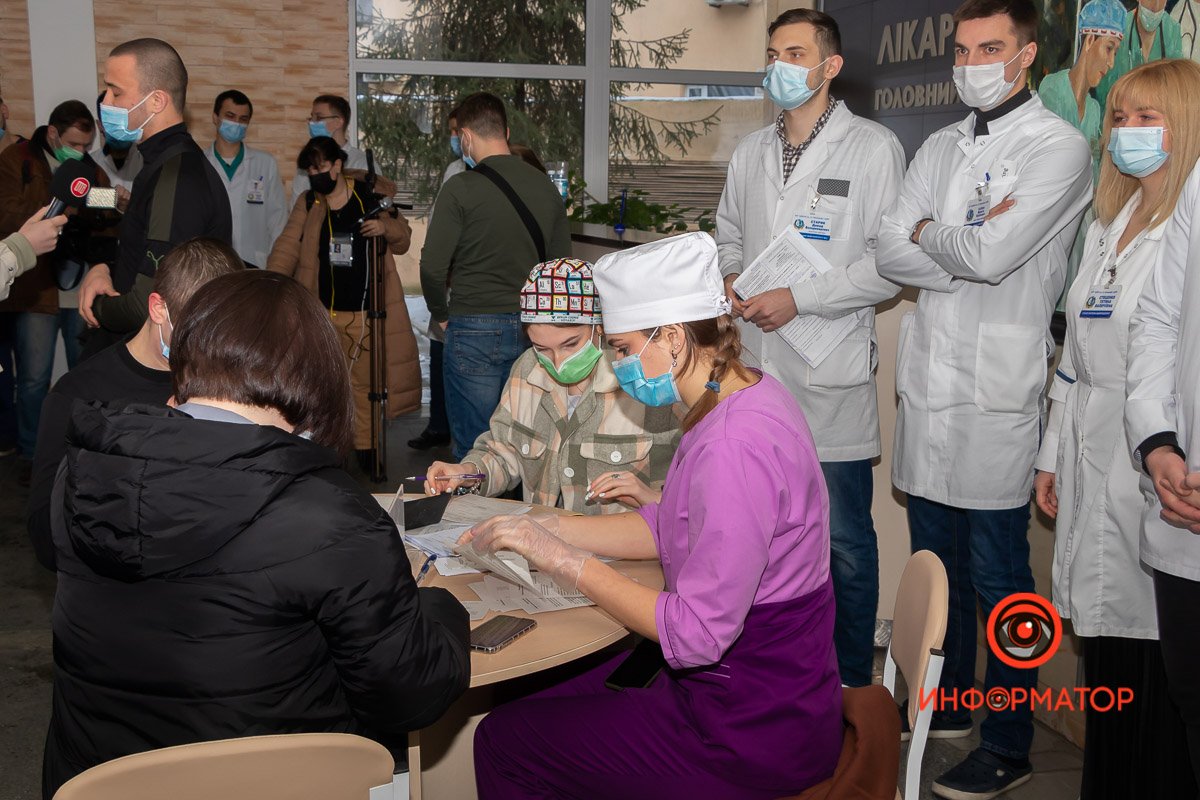 В Мечникова собрались все желающие на регистрацию  В Мечникова собрались все желающие на регистрацию