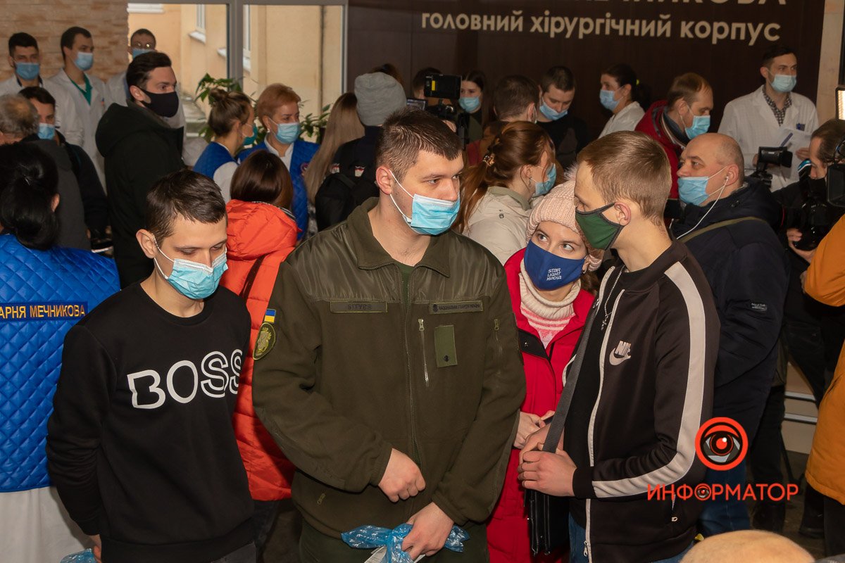 Некоторые сослуживцы самостоятельно добрались до больницы, чтоб помочь  Некоторые сослуживцы самостоятельно добрались до больницы, чтоб помочь