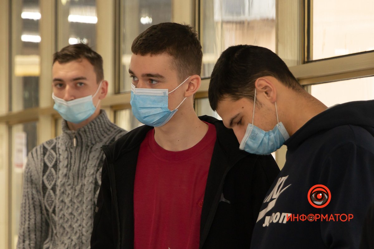 Все присутствующие должны придерживаться масочного режима  Все присутствующие должны придерживаться масочного режима