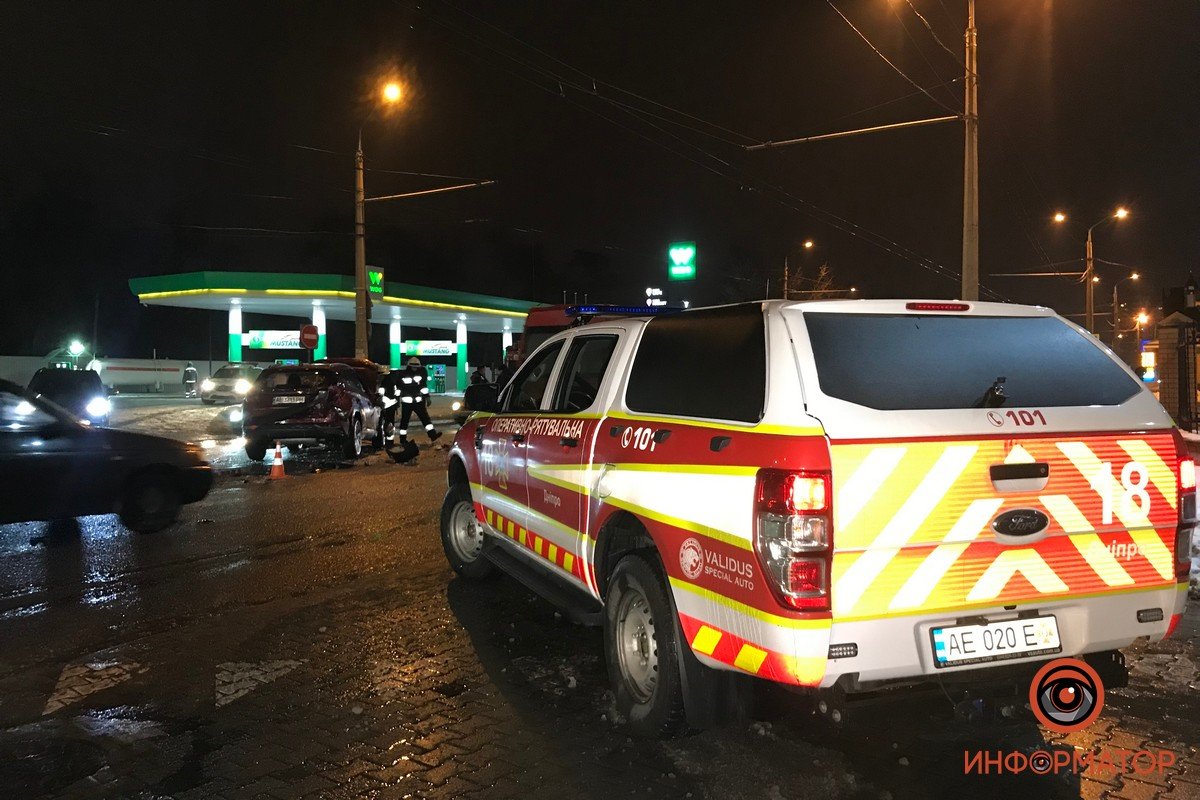 На месте работают сотрудники ГСЧС 