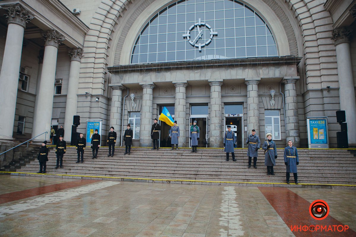 Словно дух былого прибыл сюда 