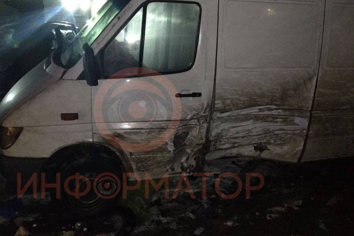 Сперва ударил Mercedes Sprinter