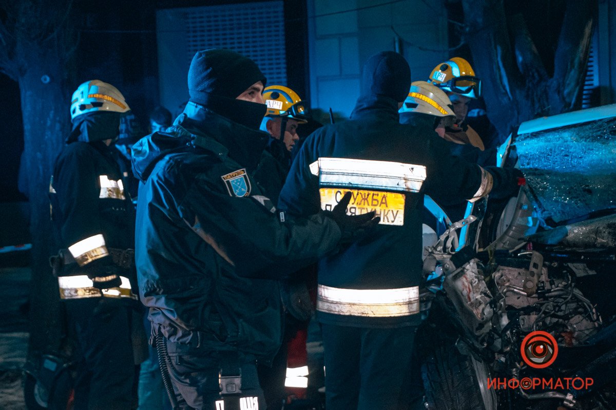 На месте работают сотрудники ГСЧС