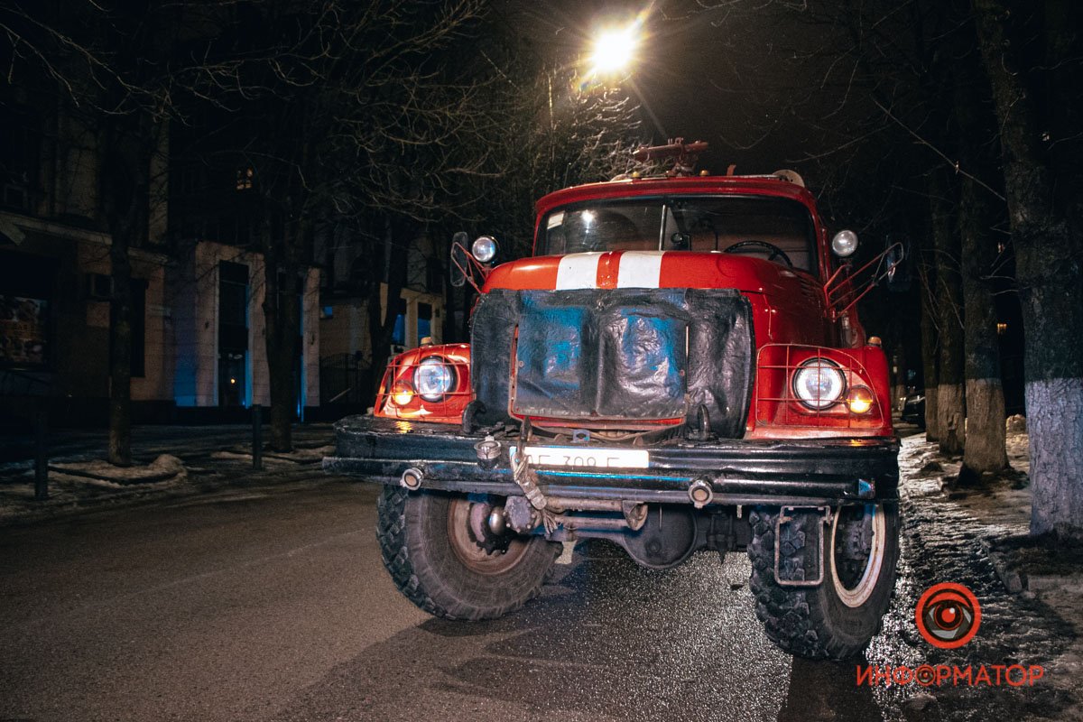 На месте работают различные службы