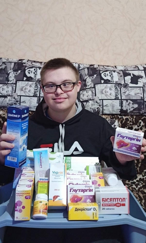 Маловик Сергей, диагноз: Острый лимфобластный лейкоз. Адресные средства на лечение закончились, но 17-летний парень получает все необходимые препараты и проходит регулярные  обследования благодаря кешбэку от "Monobank"!