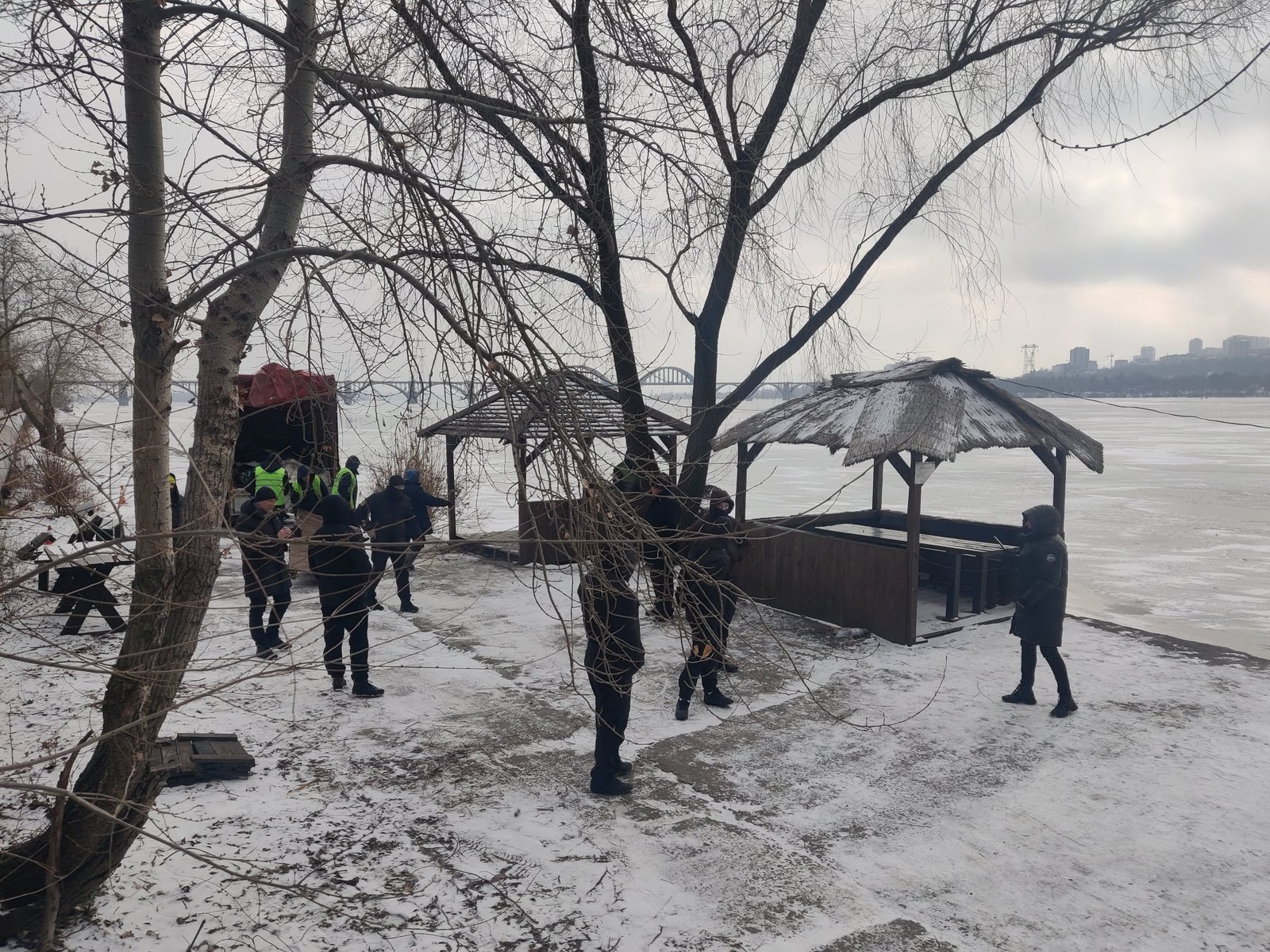 В Днепре на Солнечном снесли знаменитые летние беседки 1