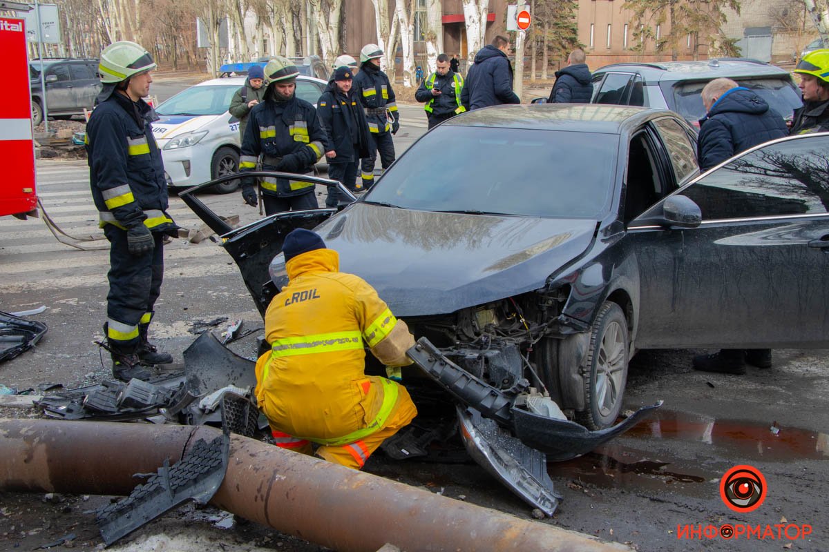 На место приехали полицейские, медики и спасатели