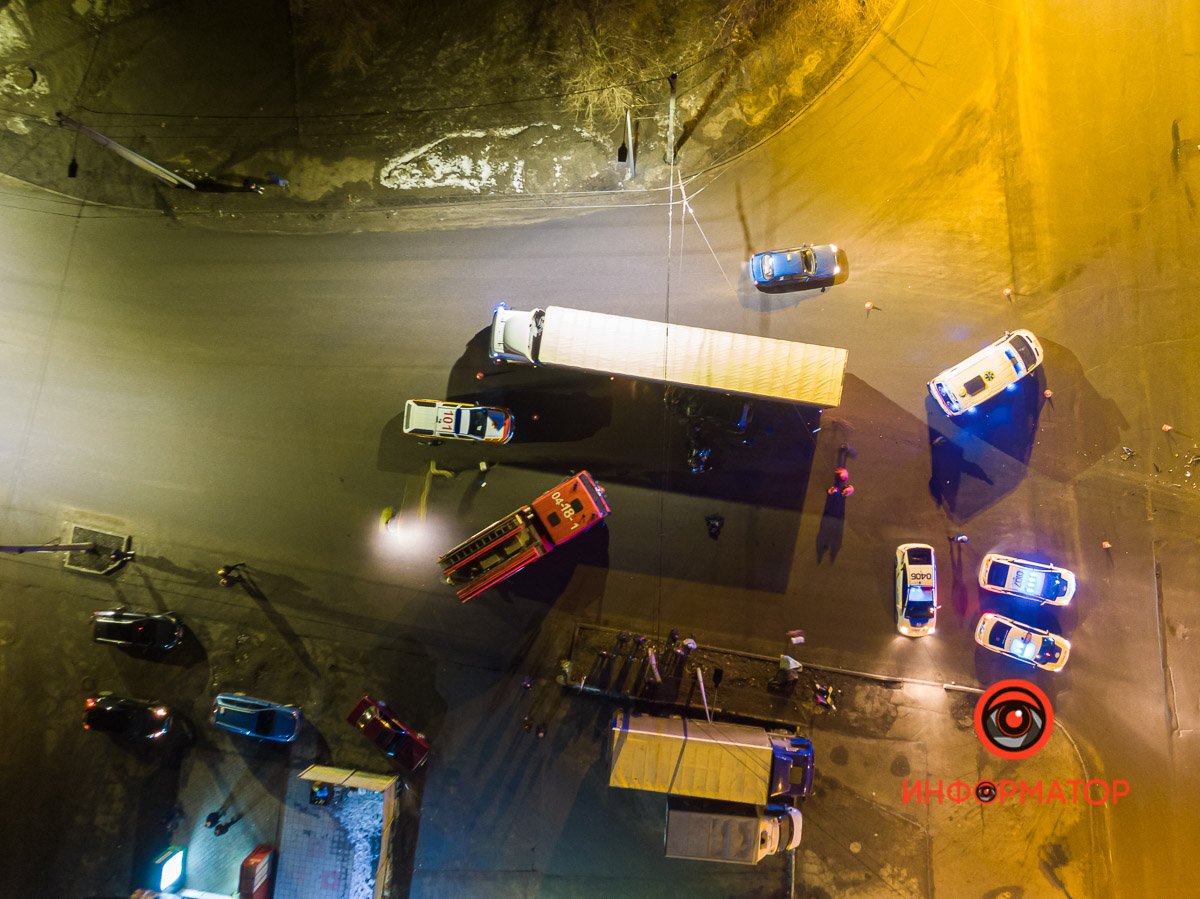Фура двигалась в сторону улицы Магдалиновской, Сhery ехала в сторону города