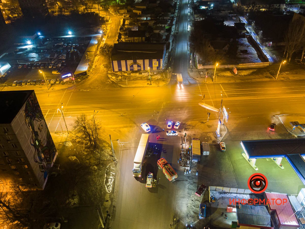 На месте работают сотрудники ГСЧС и патрульная полиция 