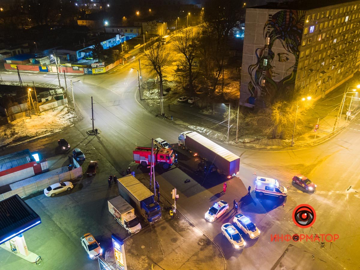 Известно, что фура ехала на зеленый свет 