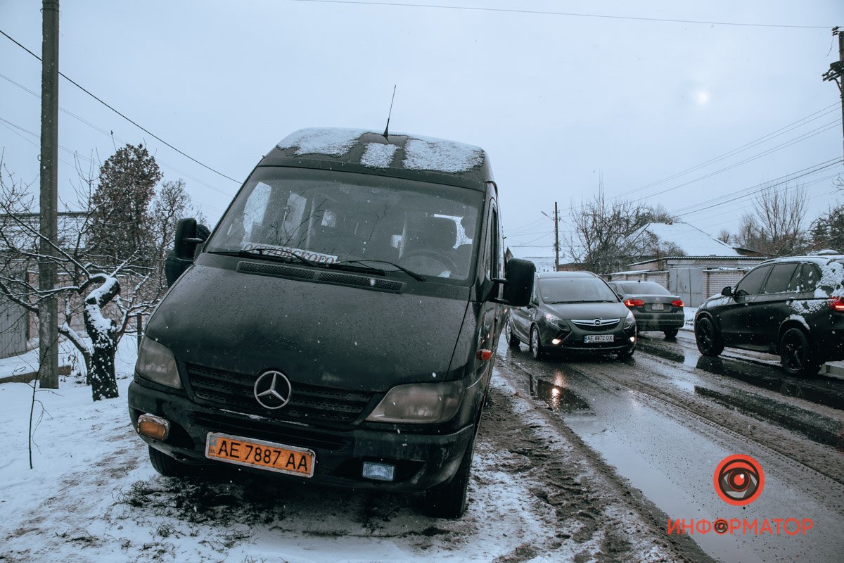 Маршрутку развернуло на 180 градусов и она вылетела на встречку