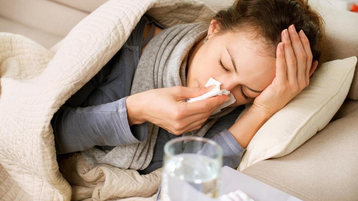 Симптомы совпадают: как отличить простуду и «Омикрон»