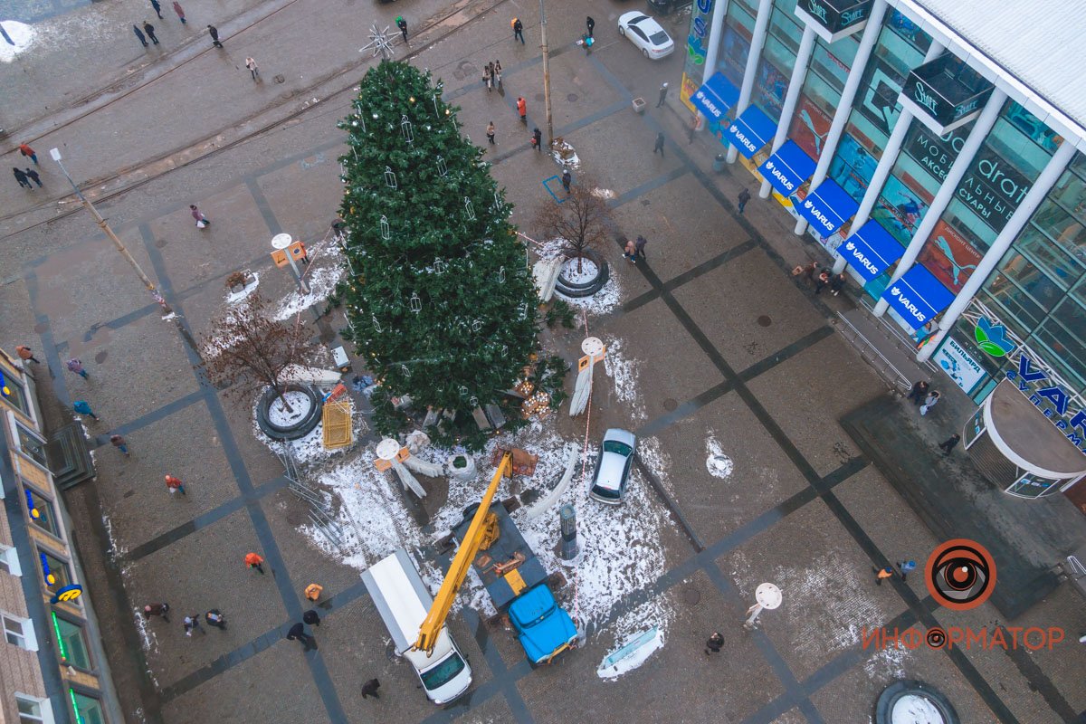 Снег только здесь остался