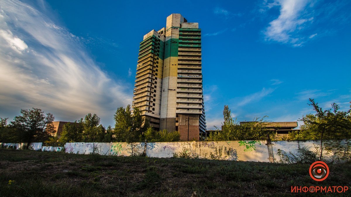 Недостроенный “Парус”