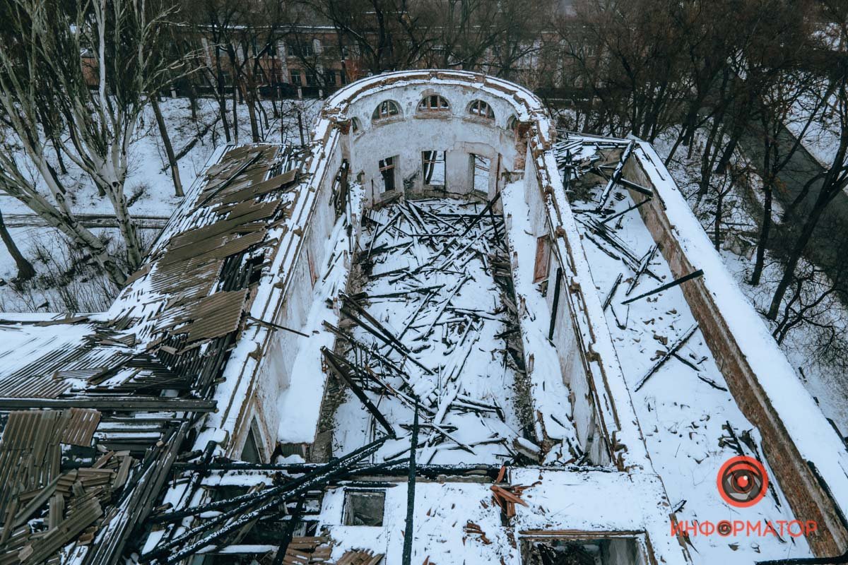 Одни лишь стены