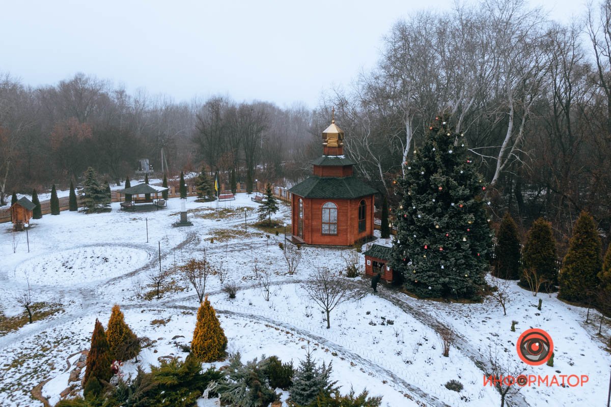 Все еще новогодние украшения