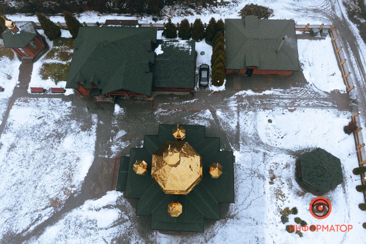 В форме креста