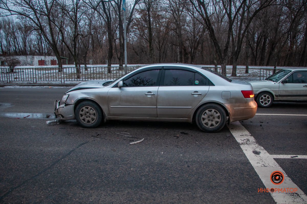 Водитель Hyundai не среагировал и врезался в него Водитель Hyundai не среагировал и врезался в него