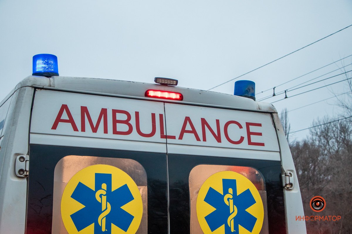 На момент приезда скорой помощи у него болела спина На момент приезда скорой помощи у него болела спина