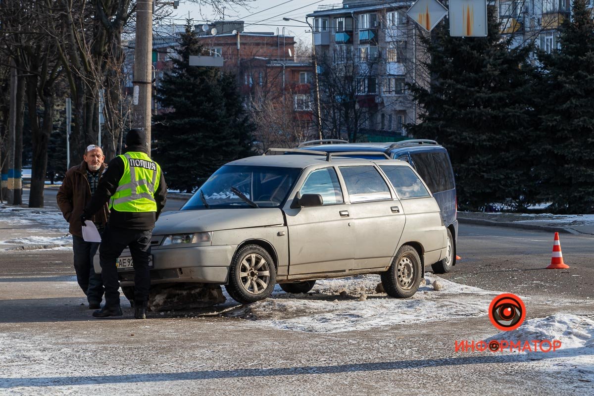 ДТП случилось на пересечении улицы Абхазской и проспекта Гагарина ДТП случилось на пересечении улицы Абхазской и проспекта Гагарина