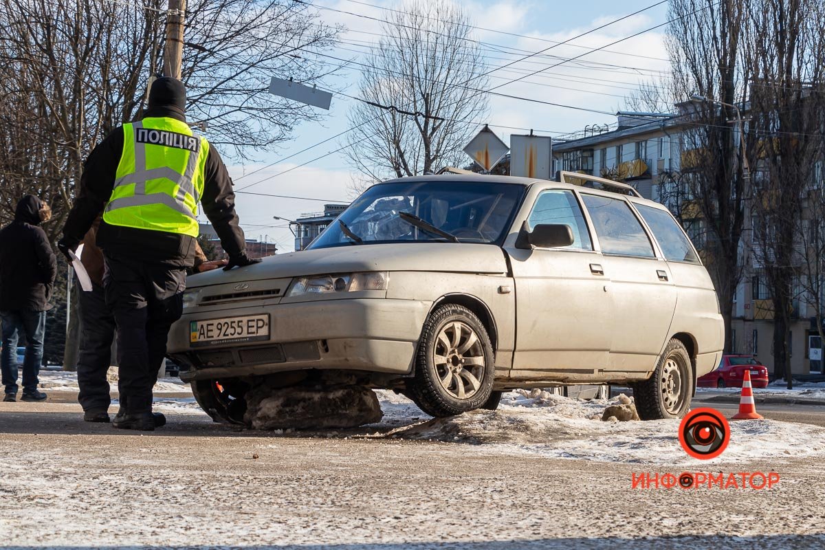 Lada поворачивала в сторону Абхазской с проспекта. В этот момент произошло столкновения Lada поворачивала в сторону Абхазской с проспекта. В этот момент произошло столкновения