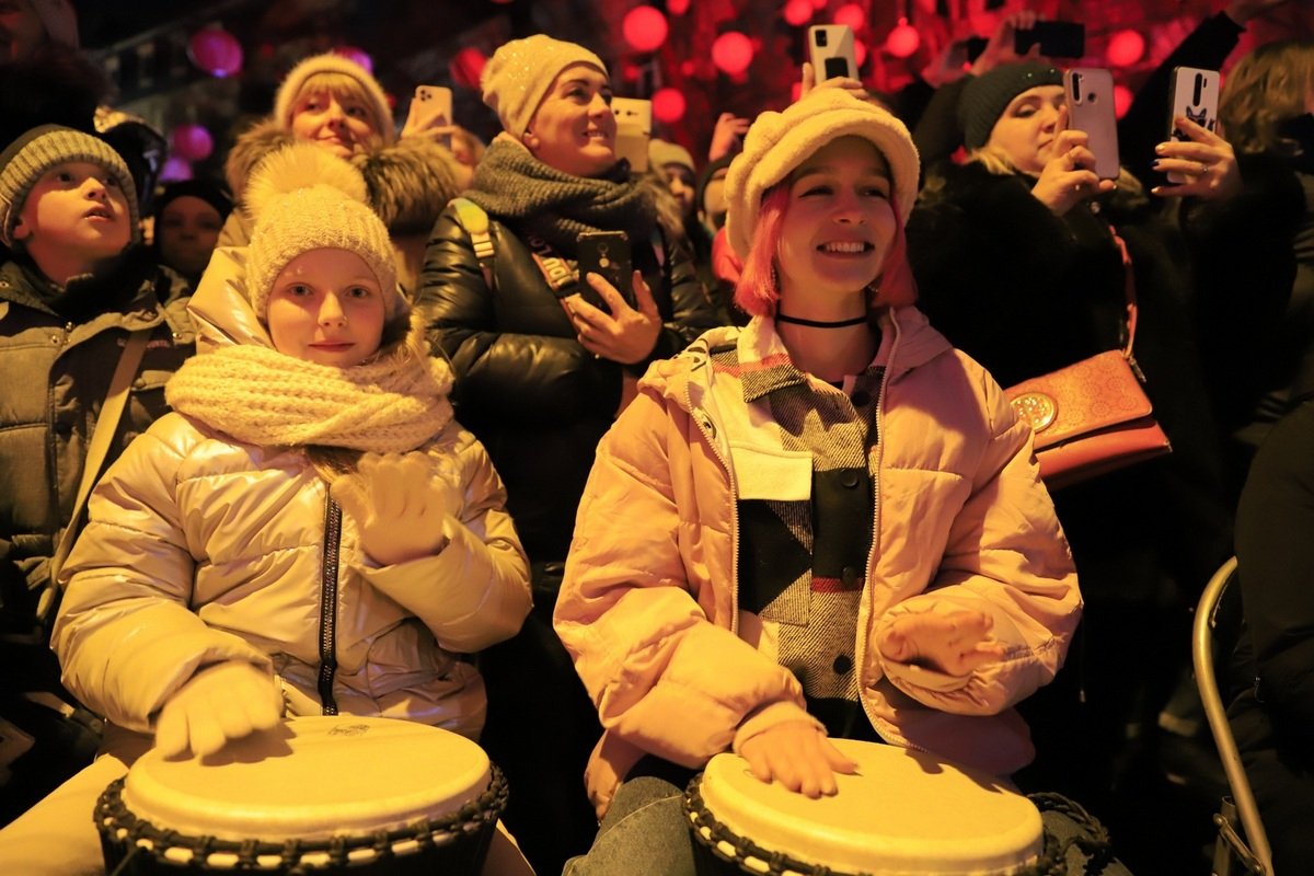 Театрализованные выступления, мастер-классы и танец Золотого дракона: в Днепре с размахом отпраздновали Китайский Новый год 10