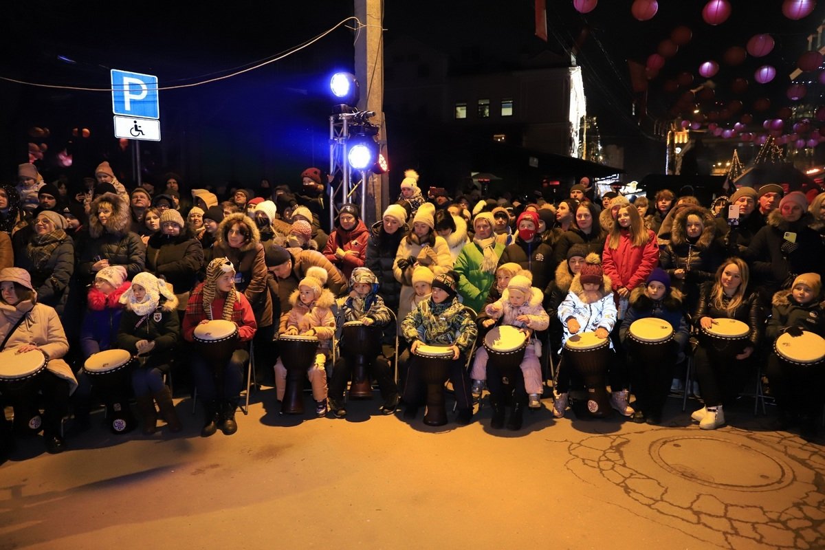 Театрализованные выступления, мастер-классы и танец Золотого дракона: в Днепре с размахом отпраздновали Китайский Новый год 15