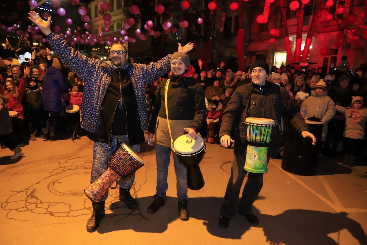 Театрализованные выступления, мастер-классы и танец Золотого дракона: в Днепре с размахом отпраздновали Китайский Новый год 17