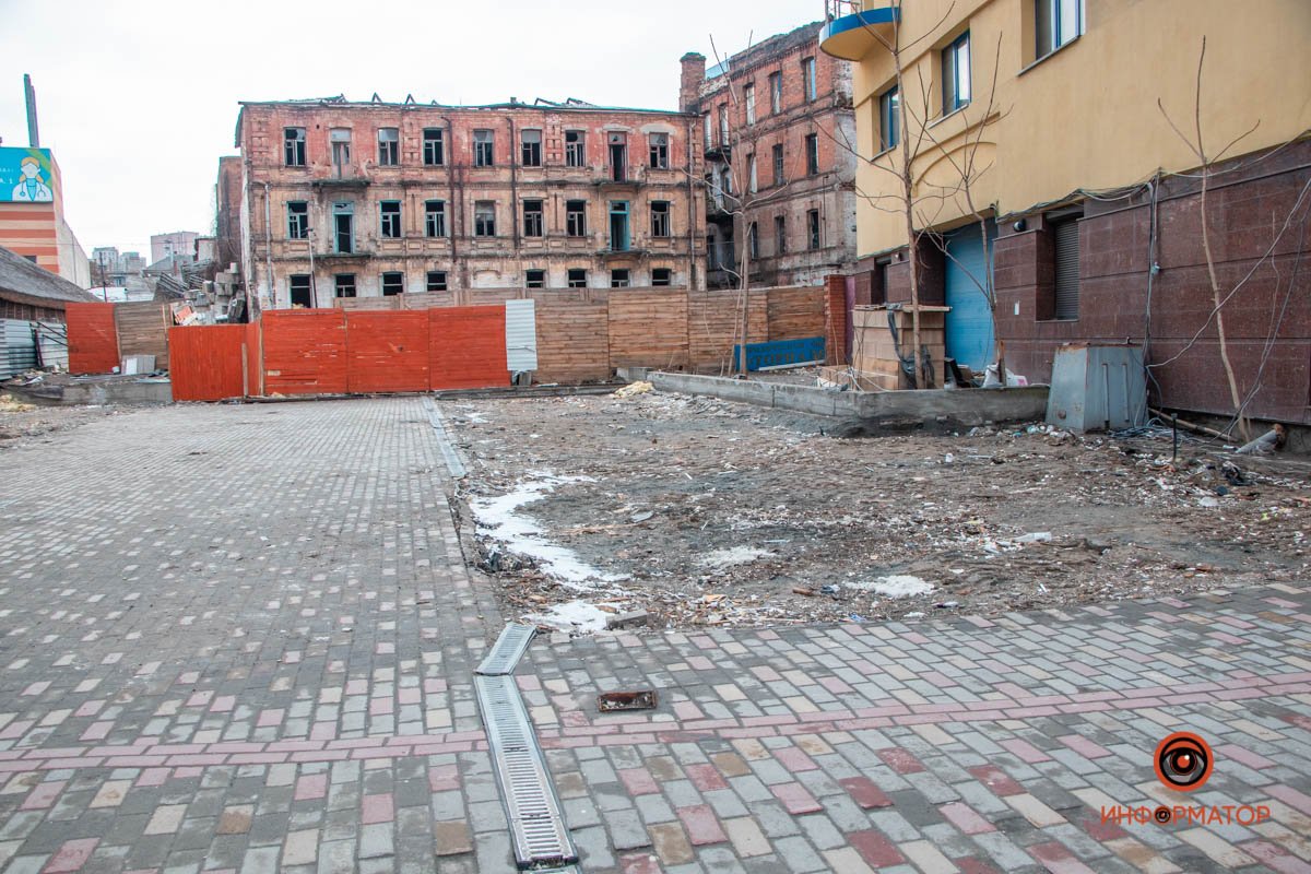 Освободилась большая площадка Освободилась большая площадка