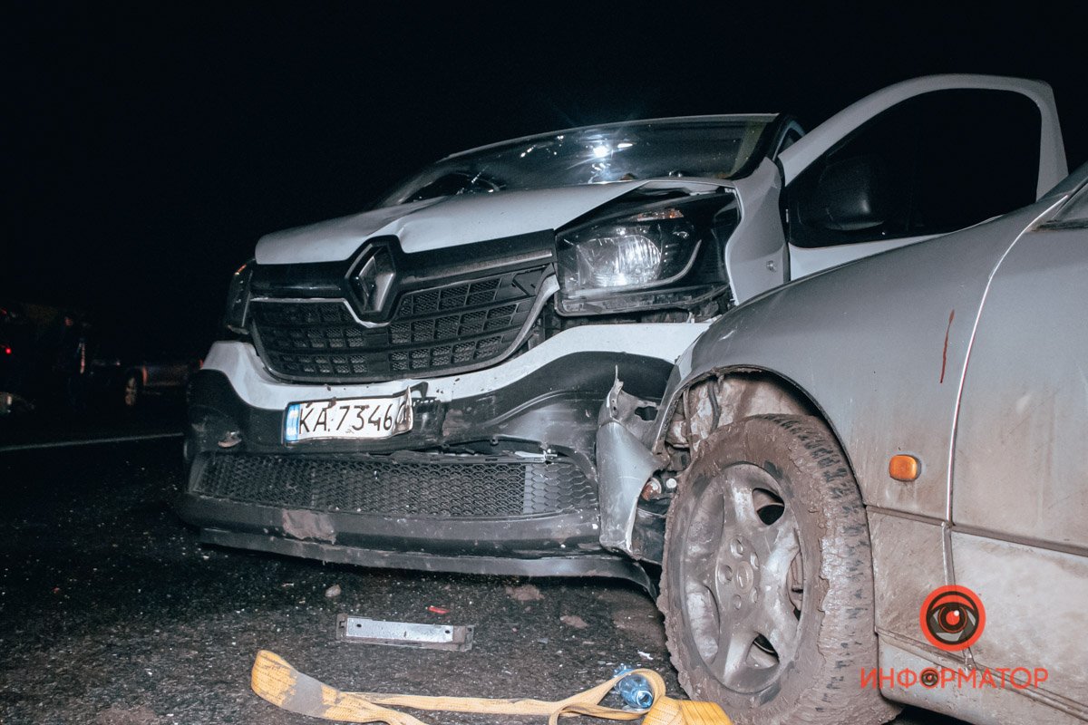 Столкнулись Renault, Toyota и Lexus