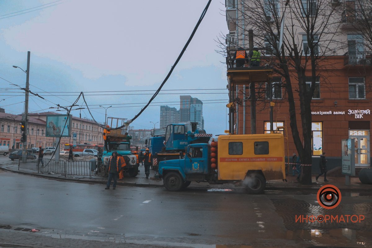 Полностью восстановить движение обещают через 2-3 часа