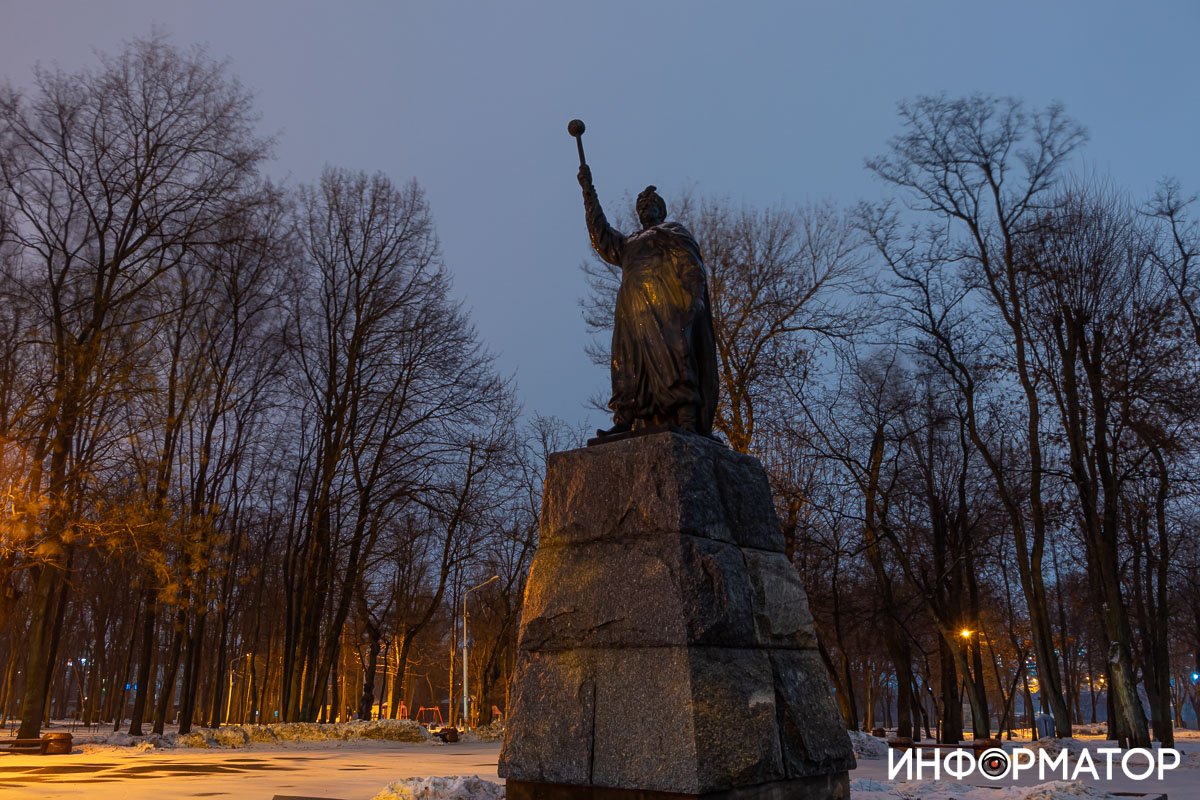 Бывает так, что тень прошлого нависает над тобой 