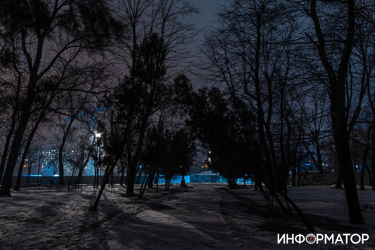 Где-то там огни города, но пока лучше укроюсь в тени 